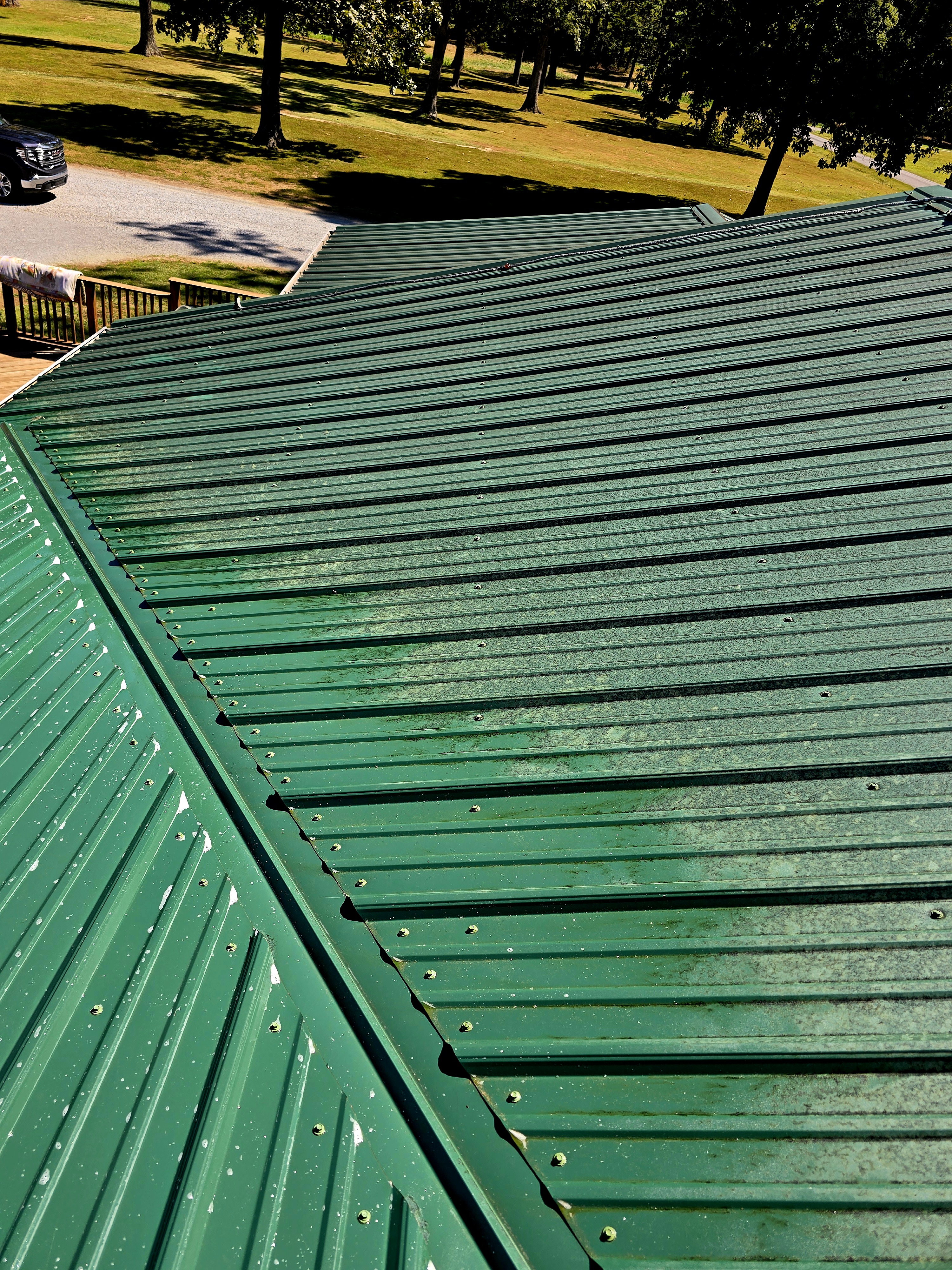 Before and after pressure washing results on a home in Evansville, IN
